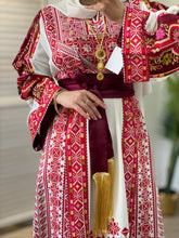 Very Elegant White and Red Embroidered Thob with Malak Details